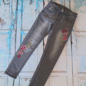 Girls sz 7 gray embroidered jeans